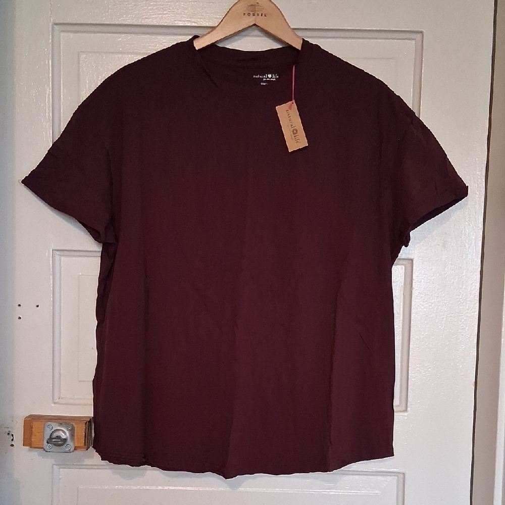 NATURAL LIFE Short Sleeve Crew Tee in Deep Wine